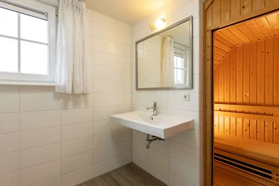 Neu gestaltete Villa mit Infrarotsauna in ein...