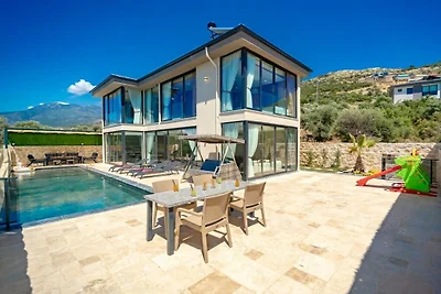 Villa in Kalkan mit Schwimmbecken