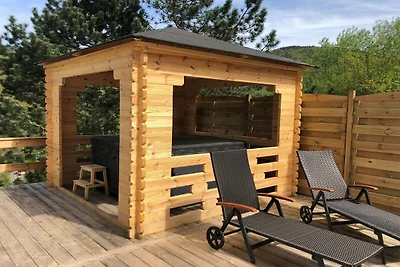 Bauernhaus am See Coo mit Jacuzzi