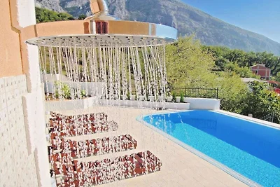 Ferienhaus in Makarska mit Schwimmbecken