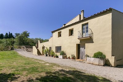 Casa in pietra naturale con ampio giardino