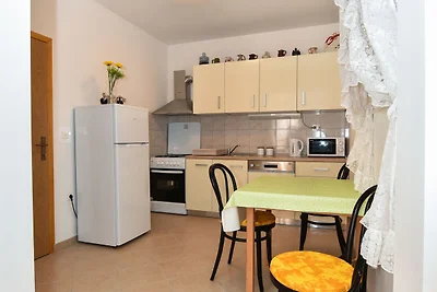 Ferienhaus in Veli Iz mit umzהuntem Garten