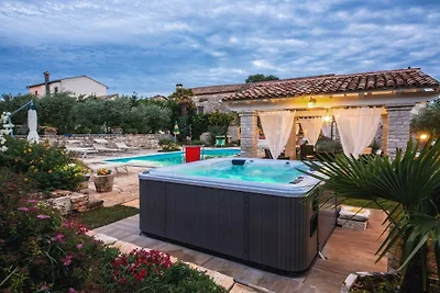 Villa in Vižinada mit Schwimmbecken