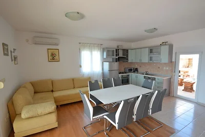Geräumiges Ferienhaus in Maslenica