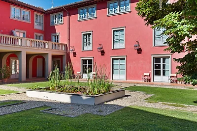 Modernes Ferienhaus in Rignano mit Pool