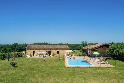 Schönes Ferienhaus mit eingezäuntem Pool