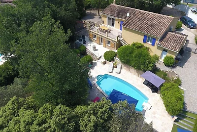 Ferienhaus mit großem Garten und Pool