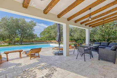 Agatta mit privatem Pool