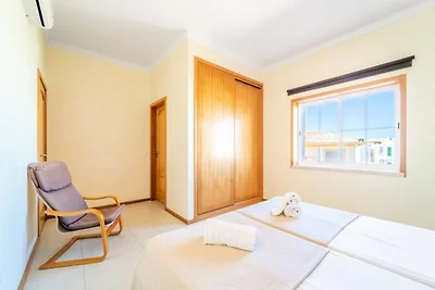 Villa in Gale met zwembad vlakbij Gale Beach