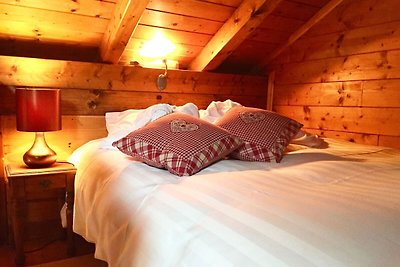 Chalet confortable avec sauna privé à Boussev...