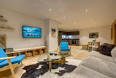 Spacious Apartment with Balconies beside Ski...