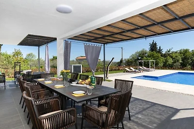 Villa in Kavran met zwembad