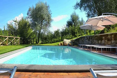 Villa a Sermugnano vicino al lago