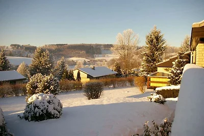Ruhiger Bungalow am Hennesee mit Terrasse