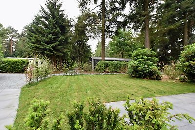 Modernes Chalet mit schönem Garten in die...