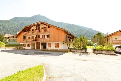 Geräumiges Chalet mit Garten in Tirol in...