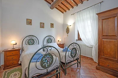Omringd door groene Toscaanse heuvels
