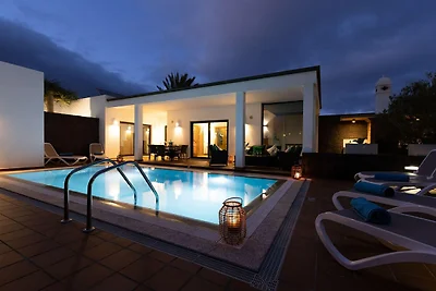 Villa bei Marina Rubicon mit Pool