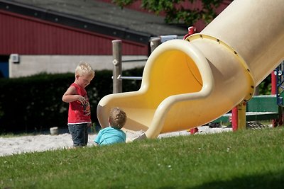 Fijne bungalow met sauna en bubbelbad, op een...