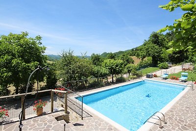 Moderne Villa mit Swimmingpool in Piobbico