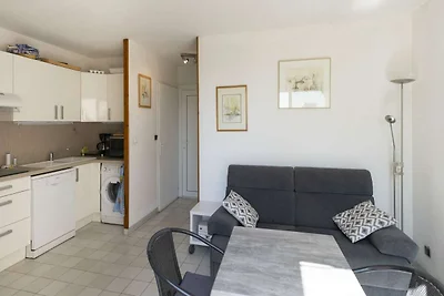 Tranquil apartment in Agde near beach