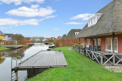 Huis met wasmachine, bij het Zuidlaardermeer