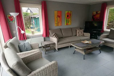 Ferienhaus in Ouddorp mit Schwimmbecken