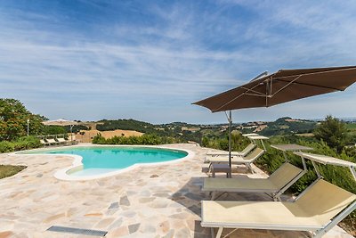 Ruhige Villa mit Swimmingpool in Montefelcino