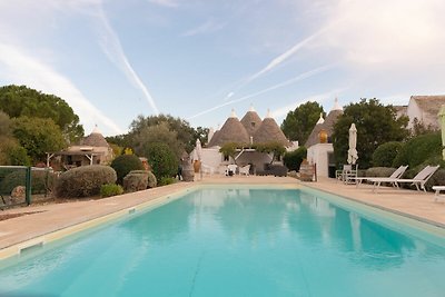 Trullo vakantiehuis met zwembad nabij Cistern...