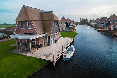 Luxe Docklodge aan het water met tuinkamer