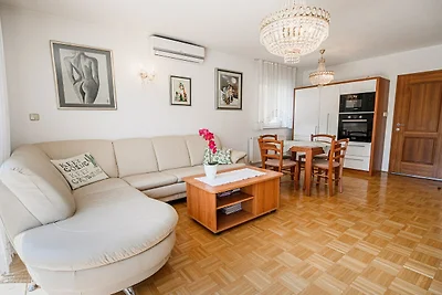 Sunny and Spacious Apartments with Terrace ne...