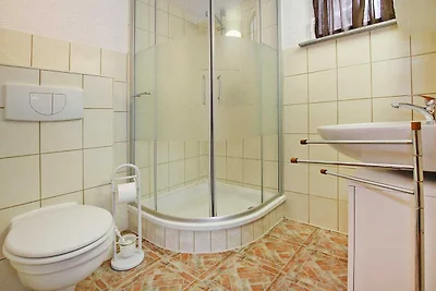 Ferienhaus mit Terrasse und Kaminofen in...