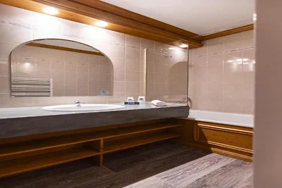 Alpine Basis mit Whirlpool und Pool