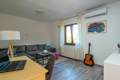 Breg Ivanovci - Three Bedroom Villa with Swim...