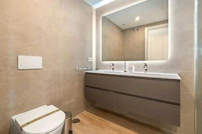 Chic 3-Bed Apartment ALCAZABA LAGOON (2107)