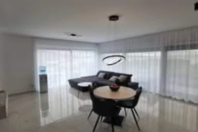 Lux Holiday Home Slatki - Five Bedroom Holida...