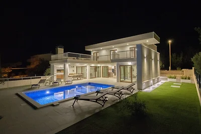 Strandvilla mit Pool in der Nähe von Split