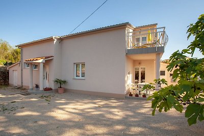 Moderne Ferienwohnung mit Terrasse in Sveti...