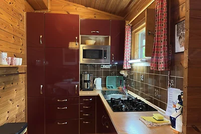 Baita in legno con vista sul pascolo, Eschede