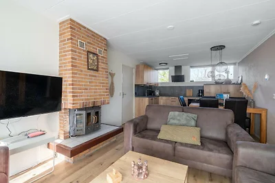 Geschmackvoll eingerichteter freistehender Bu...