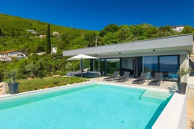 Villa in Lovran mit Schwimmbecken