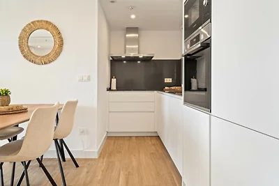 Stylish 2-Bed Apartment - ALCAZABA LAGOON...