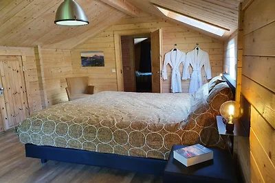 Luxuriöse Waldvilla aus Holz