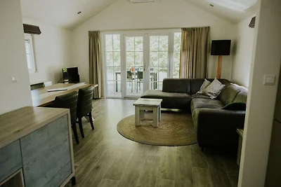 Comfortabele boshut met open ruimte.