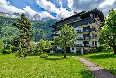 Apartment with Lovely Terrace near Lift...