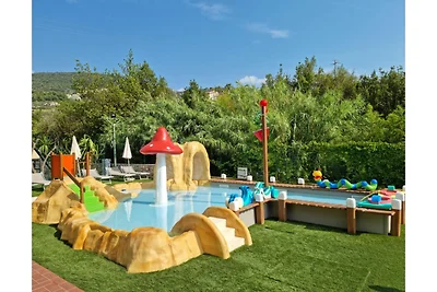 Mobilheim auf einem Campingplatz in Pietra...