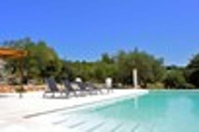 Trullo con complesso piscine a Cisternino