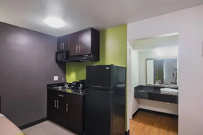 1 King Bed | Smoking, Kitchen