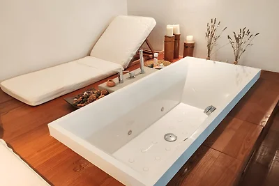 Elegante Villa mit Pool