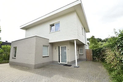 Luxe villa in Harderwijk met tuin